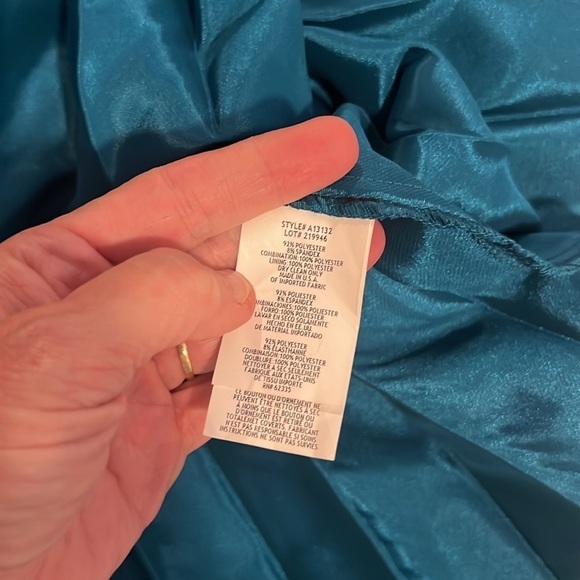 🔥Betsy & Adam,Stunning Statement Gown, Long Ity Ombre Charmous Dress,EUC,Size 6 - Picture 15 of 16